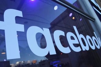 Facebook açar açmaz kapanıyor