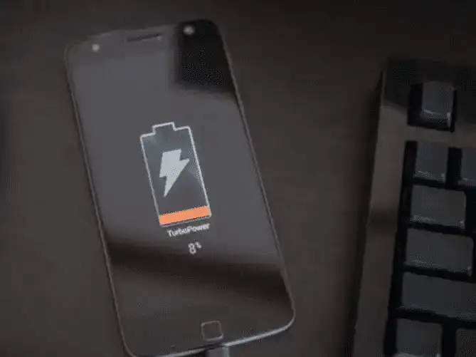 Telefonu Şarja Takınca Kapanıyor Mu? telefonu şarja takınca kapanıyor